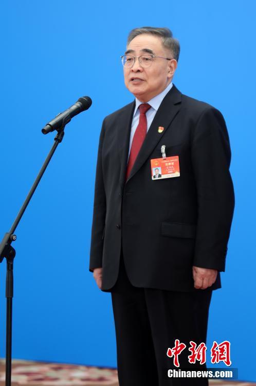 3月8日，第十三屆全國人民代表大會第四次會議舉行第二場“代表通道”采訪活動。圖為全國人大代表張伯禮通過網絡視頻方式接受采訪。 <a target='_blank' ><p  align=