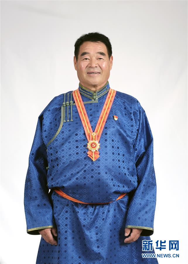 （奮斗百年路　啟航新征程·“七一勛章”獲得者·圖文互動(dòng)）（1）“草原之子”廷·巴特爾：讓草原綠起來(lái)，幫牧民富起來(lái)