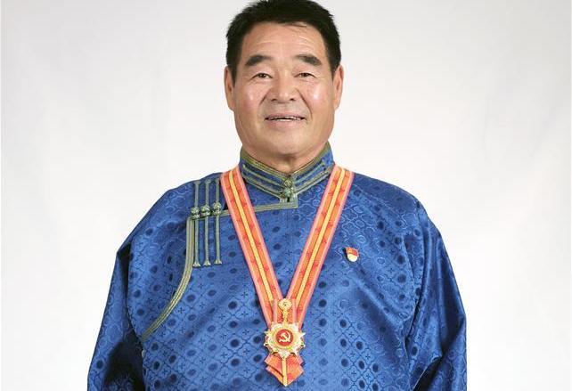 （奮斗百年路　啟航新征程·“七一勛章”獲得者·圖文互動）（1）“草原之子”廷·巴特爾：讓草原綠起來，幫牧民富起來