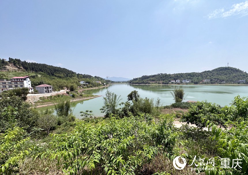 龍湖村以橋亭湖周邊為核心發(fā)展旅游產(chǎn)業(yè)。人民網(wǎng)記者 劉政寧攝