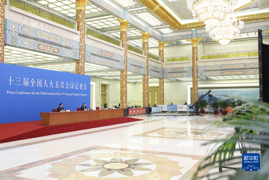 李克強總理出席記者會并回答中外記者提問