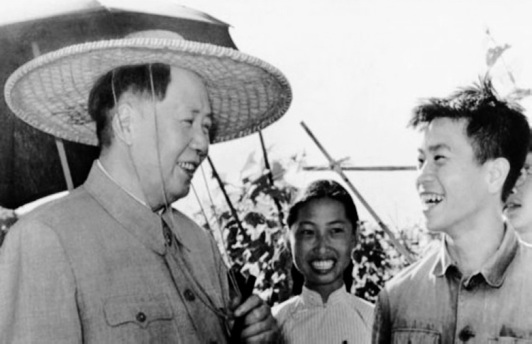 1958年，毛主席在廣東視察。