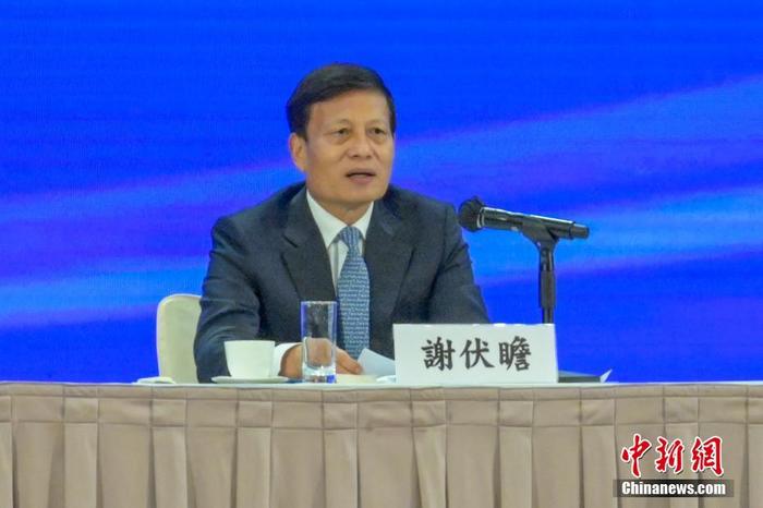 12月3日，香港特區(qū)政府在香港會(huì)議展覽中心舉行中共二十大精神宣講會(huì)，全國(guó)人大常委會(huì)法制工作委員會(huì)主任沈春耀和全國(guó)政協(xié)經(jīng)濟(jì)委員會(huì)副主任謝伏瞻出席作宣講。圖為謝伏瞻發(fā)言。 <a target='_blank' href='/'><p  align=